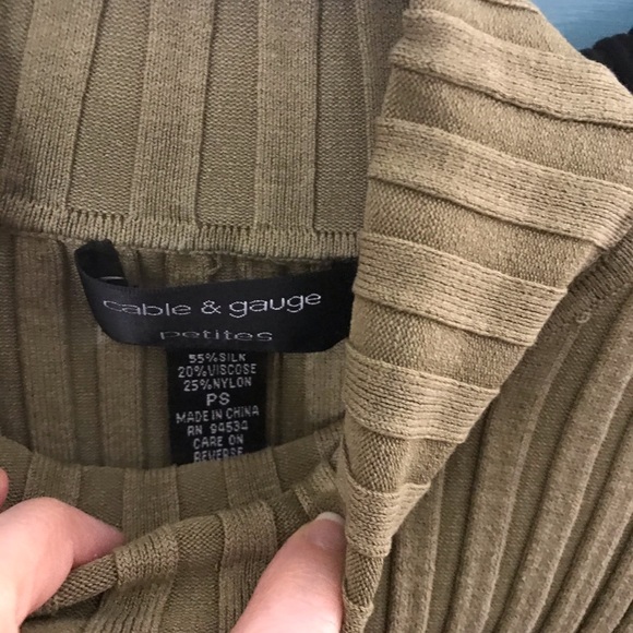 Tops - Picture 4 of 5